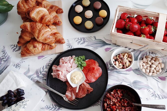 Gourmet Brunch with Chef: Unlimited Drinks & Stunning River Views - A Riverside Morning Near Vyšehrad