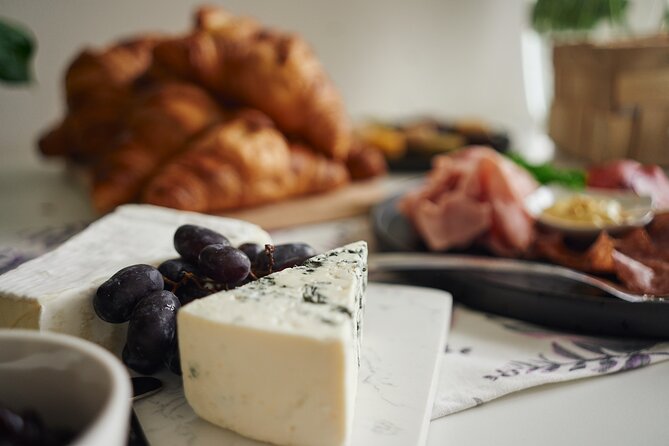 Gourmet Brunch with Chef: Unlimited Drinks & Stunning River Views - Prosecco Spritzes, Cocktails, and the Price