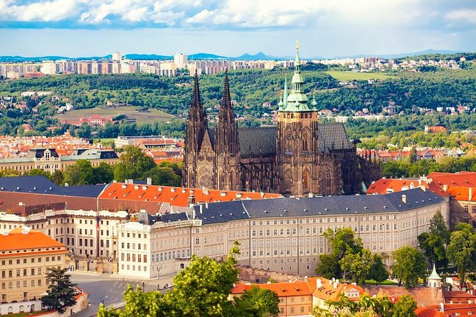 Grand Tour of Prague "among history, legends and curiosities" (NO ENGLISH) - What this six-hour Prague tour is trying to do