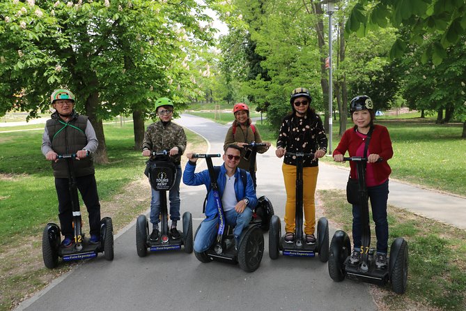 Grandiose half-day guided tour of Prague on Segway and eScooter - Why a Segway or eScooter works well in Prague