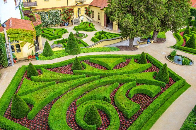 Green walk in Prague's historic garden and parks with a Local - Why this garden walk is different from a standard Prague tour