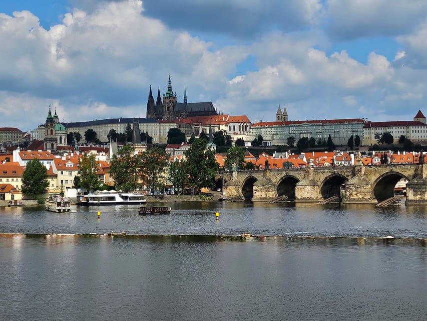 Guided walking tour Prague: include Prazskiy Castle - Wenceslas Square and the New Town Opening