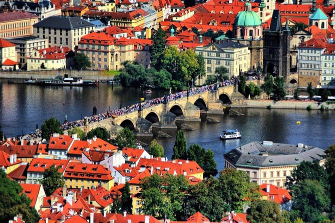 Half-Day Private Tour of Prague + River Cruise by Luxury Mercedes - Personal attention and the guide’s role