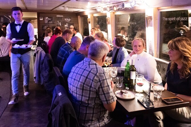 Jazz Boat: Popular LIVE JAZZ dinner cruise - Dinner can be a pleasant extra, not the sole reason to book