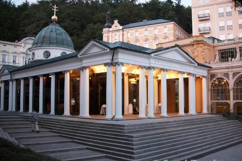 Karlovy Vary & Marianske Lazne Tour from Prague with Lunch - Lunch breaks up the sightseeing rhythm