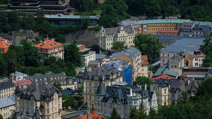 Karlovy Vary: Private Walking Tour - Walking beneath the famous colonnades