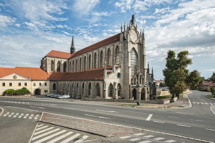 Kutná Hora: Sedlec Ossuary Skip-the-Line Ticket & Audioguide - What the $12 price includes