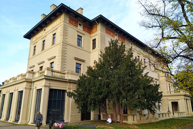 Non-touristy Prague - Cozy Neighborhoods - Private Tour - New Town: where past and present meet