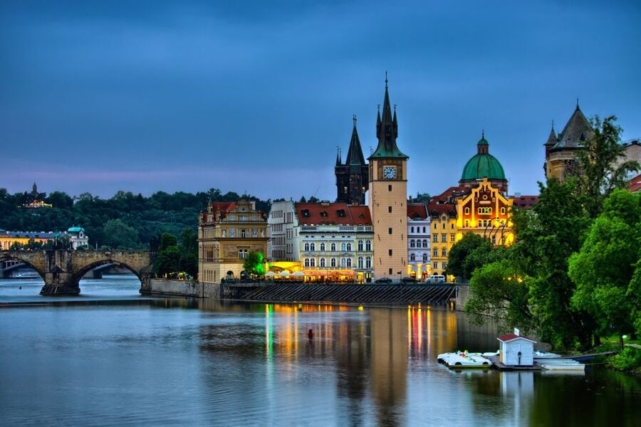 Panoramic Views of Prague Evening Walking Tour - Guide Quality and Language Choices