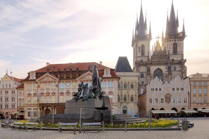 Pedestrian tour of Prague in Spanish - Key points to know before booking