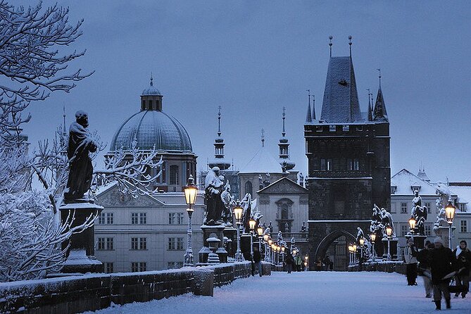 Pedestrian tour of Prague in Spanish - Old Town Square and three very different churches