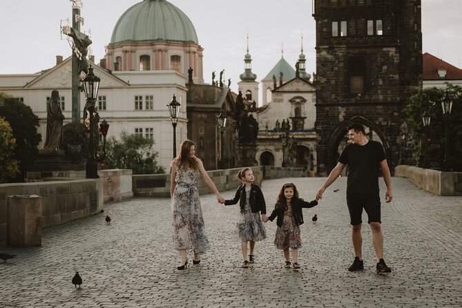 Photographer in Prague, private photoshoot - Prague Castle gives the session its grand finish