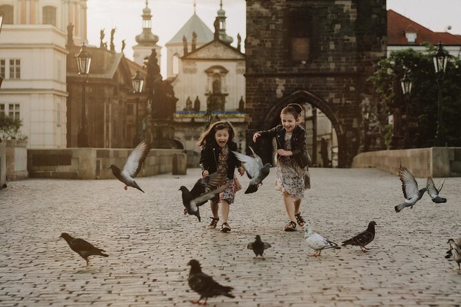 Photographer in Prague, private photoshoot - Starting at the Old Town Hall and Astronomical Clock