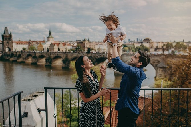photoshoot in prague - Posing Help Makes the Hour Easier
