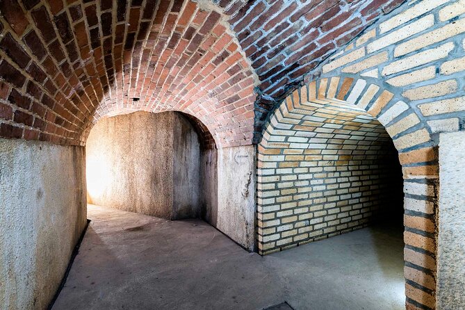 Pilsen Historic Underground Tour with a Glass of Beer - The wells and everyday medieval life