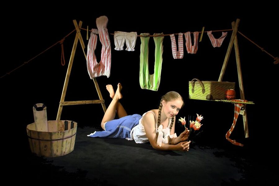 Prague: 1.5-Hour Black Light Theater Srnec Performance - Practical tips for a better evening