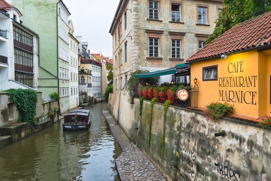 Prague: 1.5-Hour River Boat Cruise and Guided Tour - Key points to know before booking