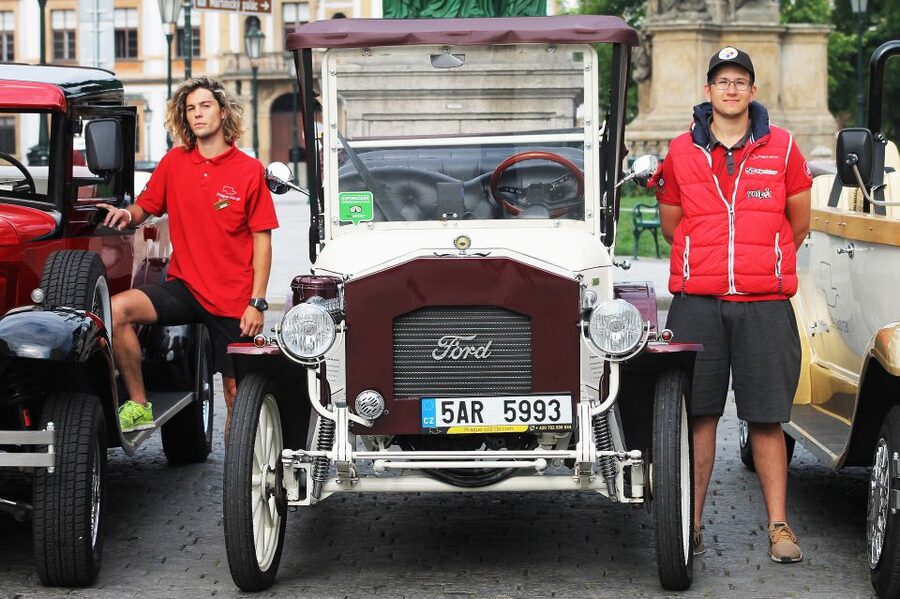 Prague: 1.5–Hour Vintage Car Tour - Photos, champagne, and special occasions