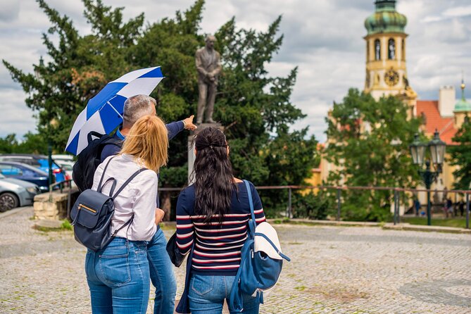 Prague: 1-Hour Castle Tour With Fast-GET Admission Ticket - The palaces and Loreto before the castle gate