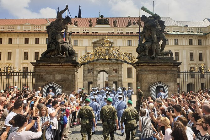 Prague: 1-Hour Castle Tour With Fast-GET Admission Ticket - Entering Prague Castle with a fast admission ticket