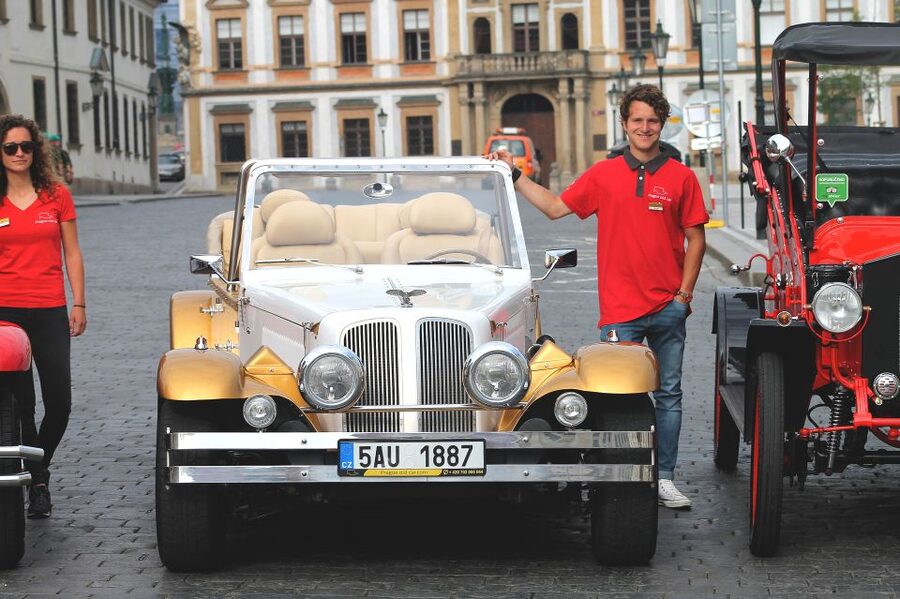 Prague: 1-Hour Vintage Car Tour - What the $212 group price really means
