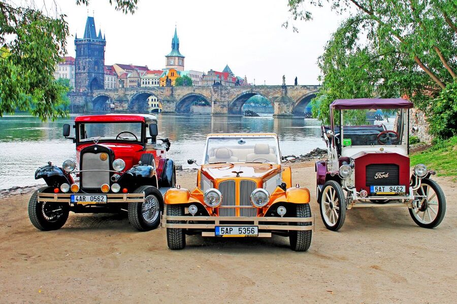 Prague: 1-Hour Vintage Car Tour - Prague Castle from the road