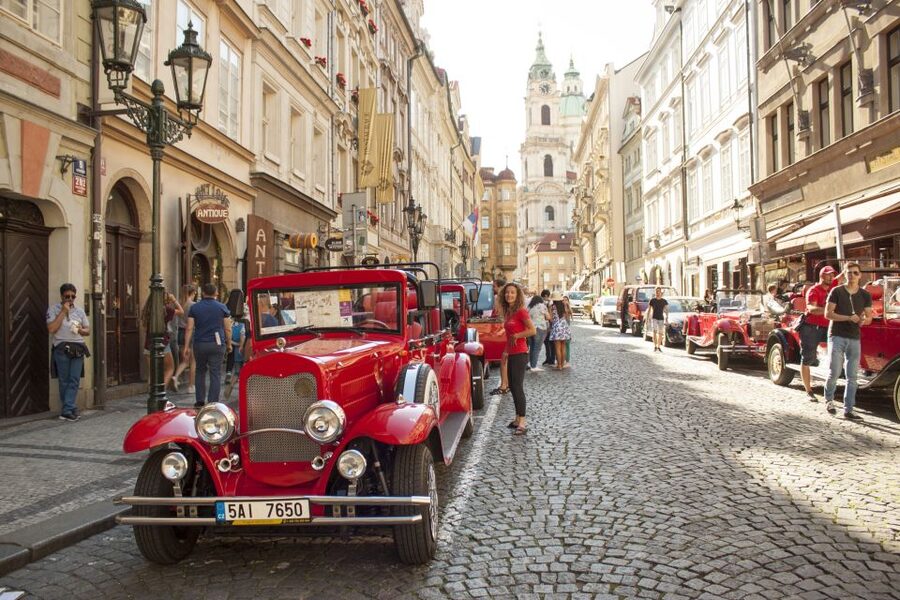 Prague: 1-Hour Vintage Car Tour - The guide matters more than the car