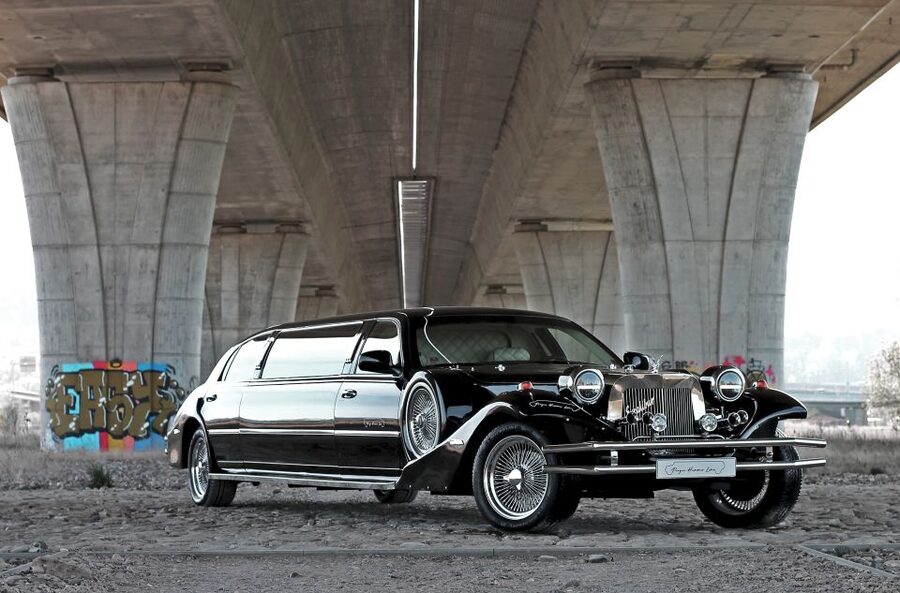 Prague: 1-Hour Vintage Limousine Rental - The champagne and the real cost of extras
