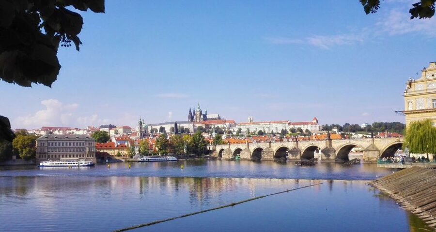 Prague: 2.5-Hour Walking Tour w/ 45 minute Boat Ride - Old Town streets and the Astronomical Clock