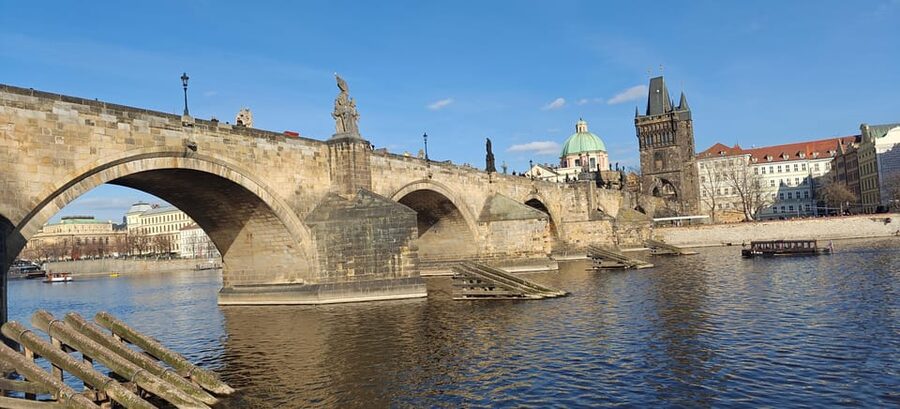 Prague: 2-Hour Historic Boat Cruise with Delicious Lunch - St. Nicholas Cathedral and the Old Town weir