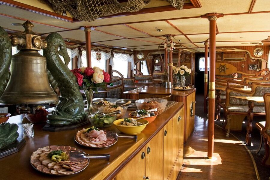 Prague: 2-Hour Lunch Cruise on the Vltava River - Who Will Enjoy This Cruise Most?