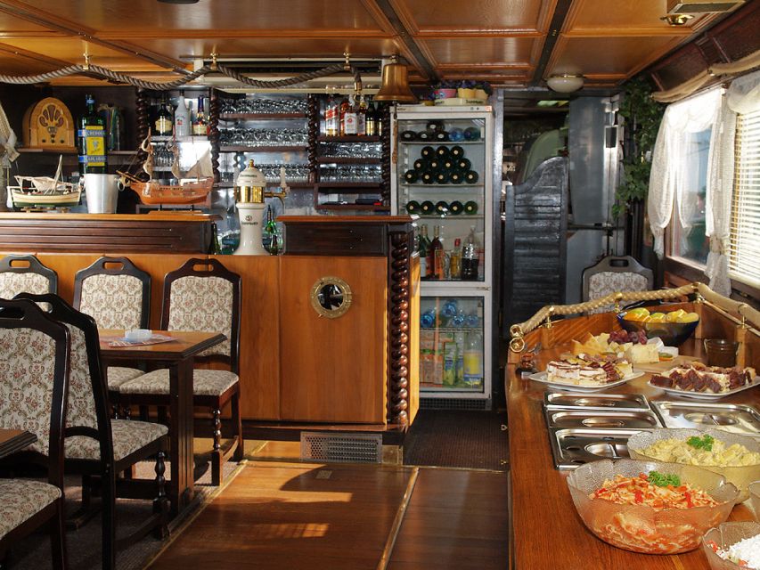 Prague: 2-Hour Lunch Cruise on the Vltava River - Weather, Timing, and Simple Planning Tips
