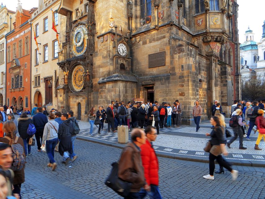 Prague: 2-Hour Old Town and Jewish Ghetto Walking Tour - Guide quality and the pace of the experience