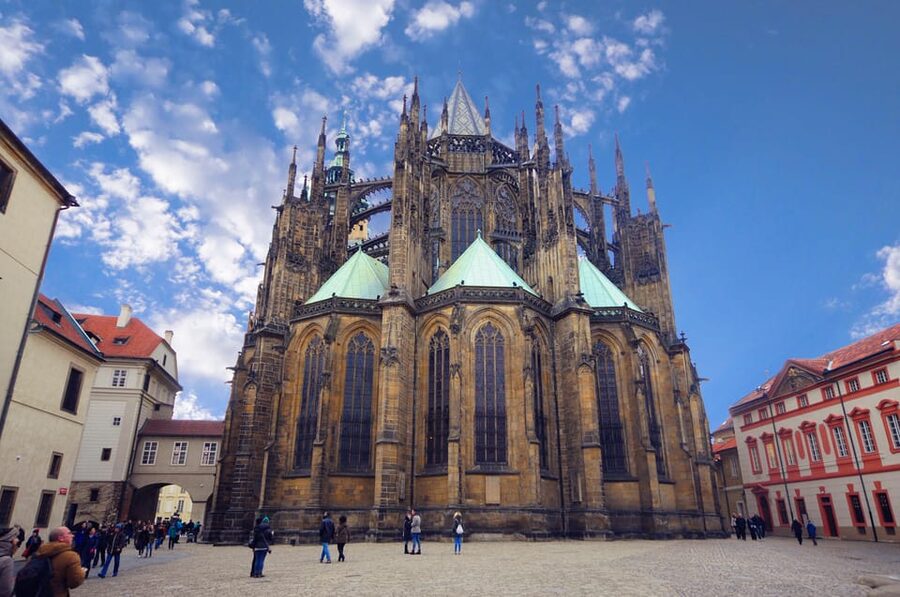 Prague: 2 hours city tour + 1 hour boat cruise - Prague Castle in a 30-minute stop