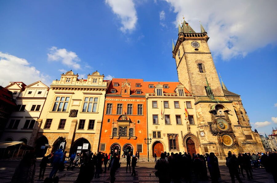 Prague: 2 hours city tour + 1 hour boat cruise - Wenceslas Square and the modern center