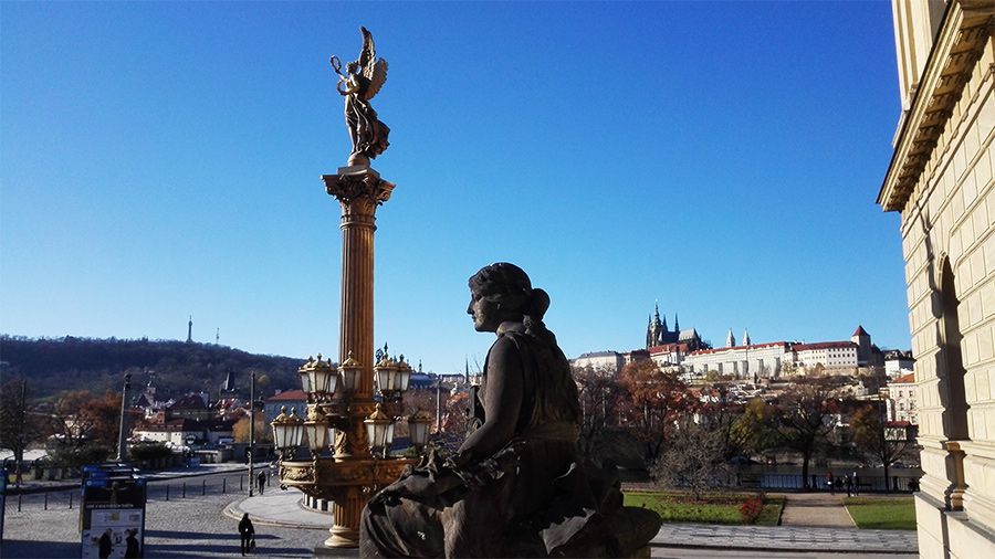 Prague 3-Hour Architectural Tour - Charles Bridge in a focused 30 minutes