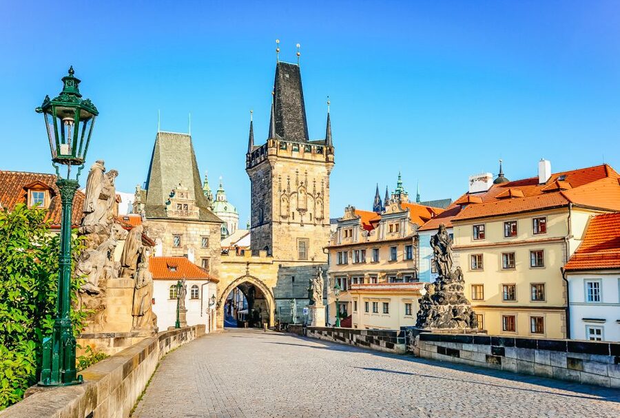Prague: 3-Hour Beer Tour and Traditional Czech Dinner - Meeting at Charles Bridge and getting oriented