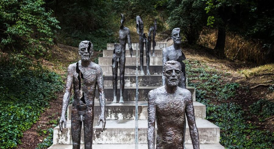 Prague: 3–Hour Communism and World War 2 E-Bike Tour - Starting at Malá Strana and getting set up