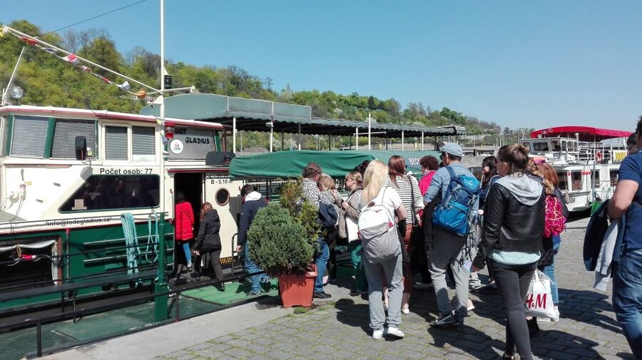 Prague: 3-hour Evening River Cruise with Dinner - Key points to know before booking