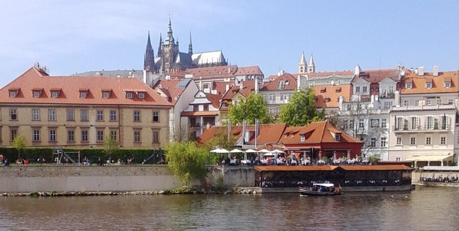 Prague: 3-hour Evening River Cruise with Dinner - Prague Castle and Charles Bridge from the water
