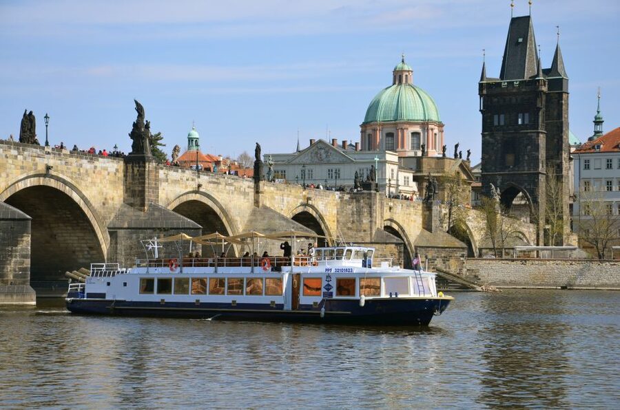 Prague: 3-hour Evening River Cruise with Dinner - Music adds atmosphere, but volume matters