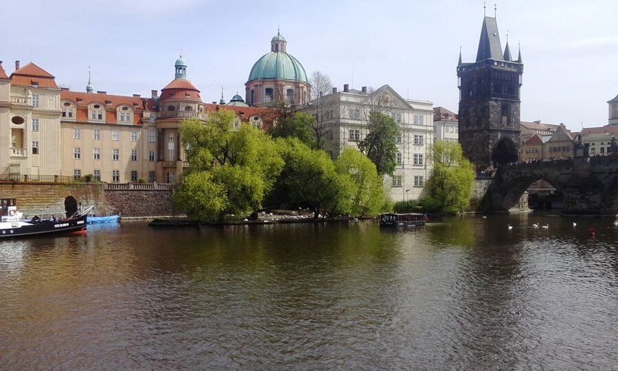 Prague: 3-hour Evening River Cruise with Dinner - Who will enjoy this Prague evening most?