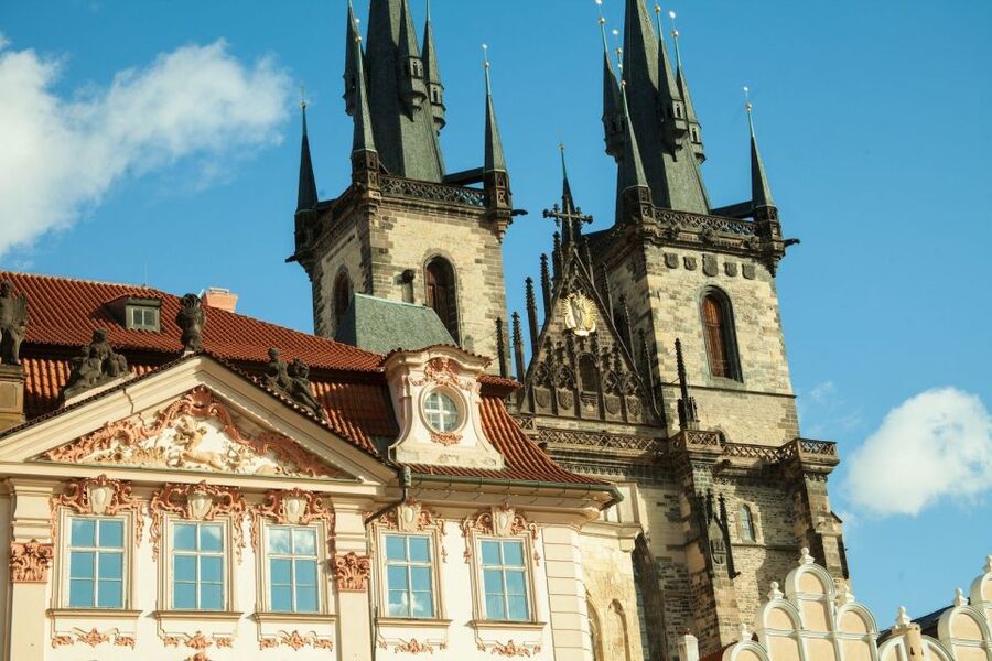 Prague: 3-Hour Old Town and Prague Castle Tour in German - Why this tour works well on a first day in Prague
