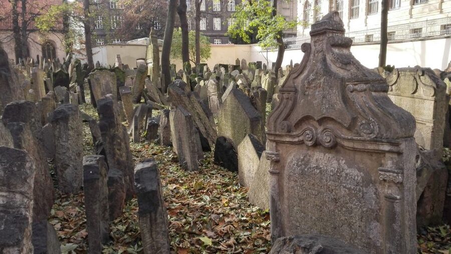 Prague: 3-Hour Private Jewish Quarter Tour - Spanish Synagogue and a change in visual style