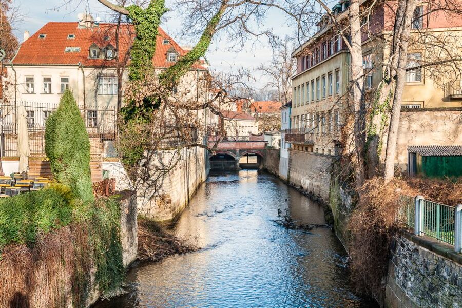 Prague: 4-Hour Segway and Scooter Tour with Lunch and Drinks - Old Town Square and the Jewish Quarter