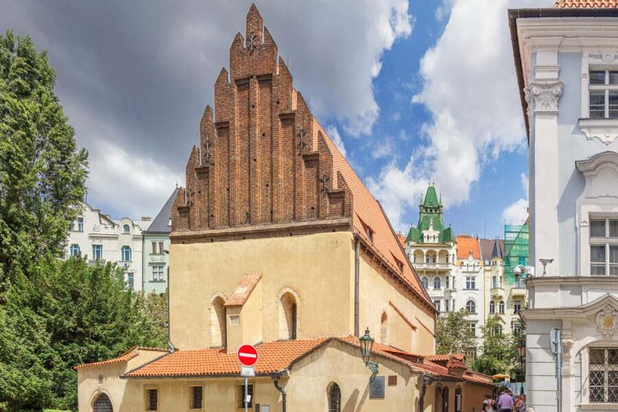 Prague: 4-Hour Segway and Scooter Tour with Lunch and Drinks - How the guides shape the experience