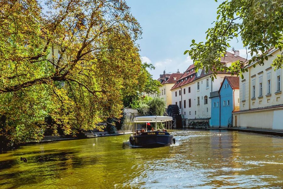 Prague: 45-Minute Sightseeing Cruise to Devil's Channel - Guides Who Keep the Ride Lively