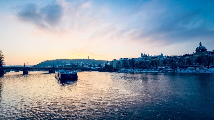 Prague: 50-Minute Sightseeing Evening Cruise - How useful is the commentary?