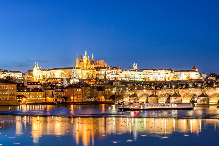 Prague: 50-Minute Sightseeing Evening Cruise - Rudolfinum and the first riverfront views
