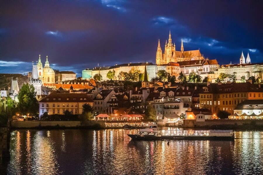 Prague: 50-Minute Sightseeing Evening Cruise - Kampa Island and the river’s quieter side